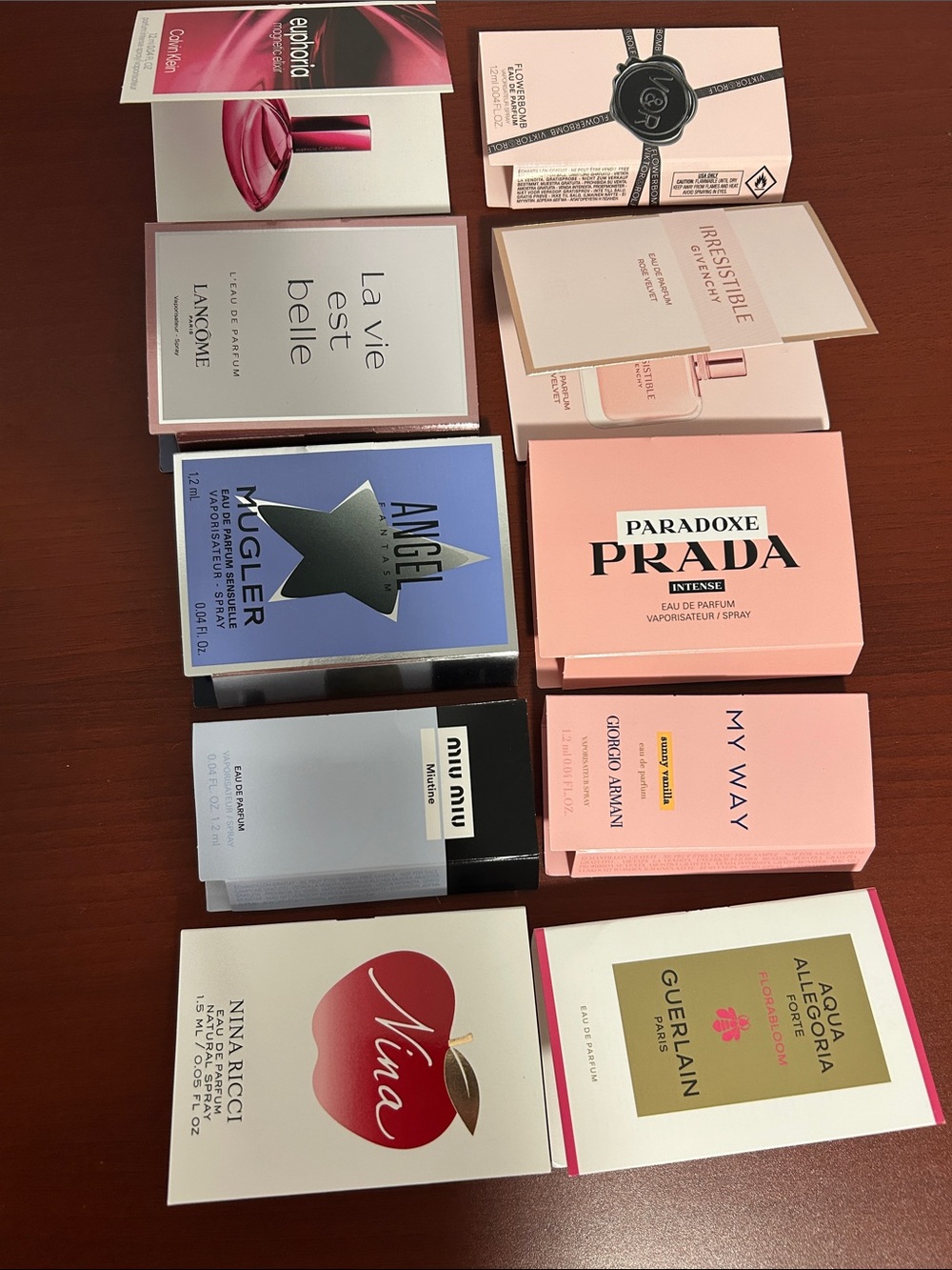 10 pieces women’s sample collection